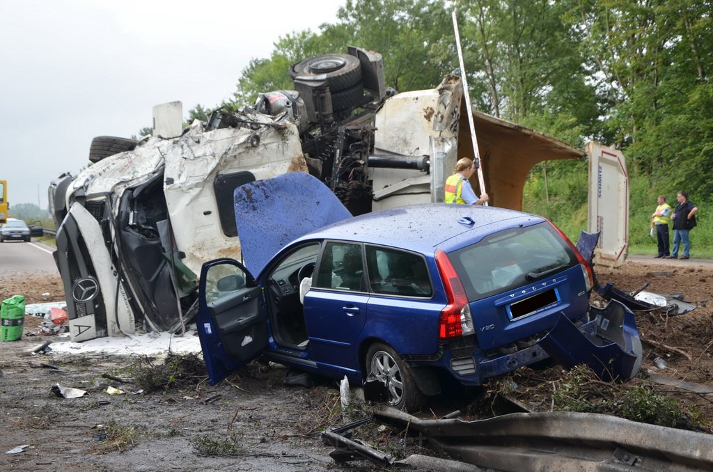 LKW umgestuerzt A 1 Rich Saarbruecken P103.JPG